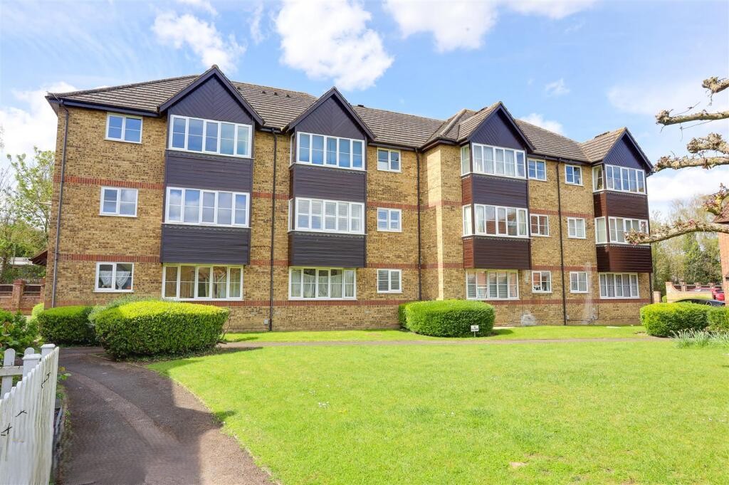 60 River Meads, Stanstead Abbotts, Ware, Hertfordshire SG12 8EF