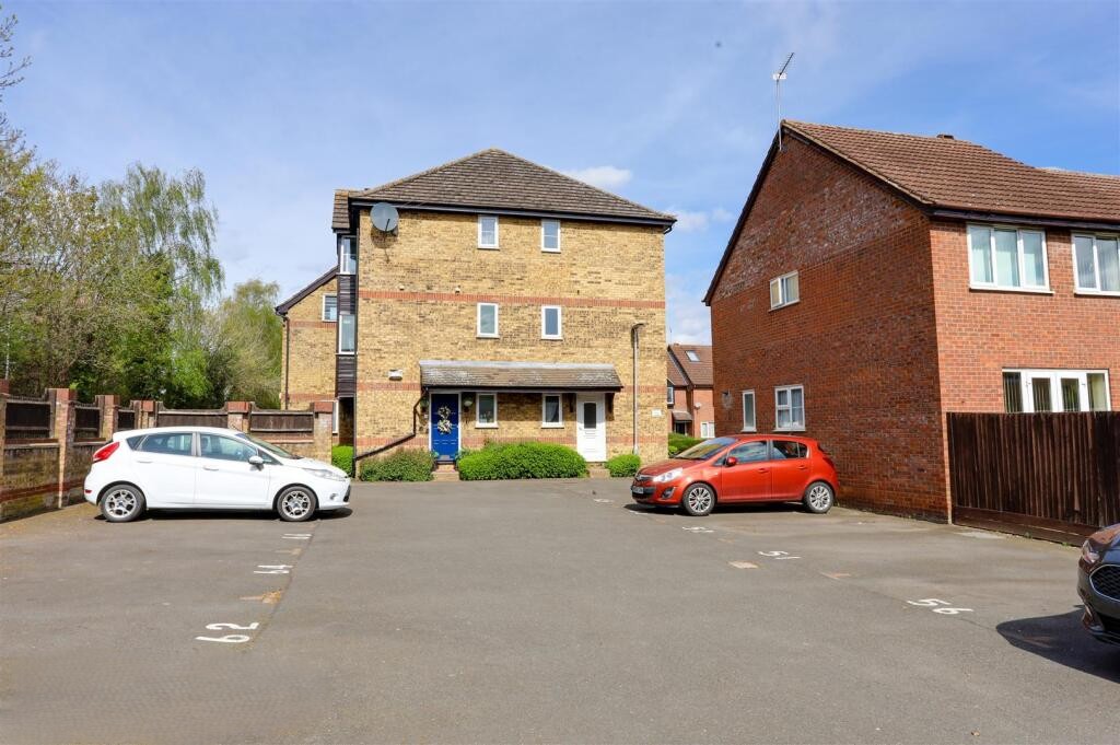 60 River Meads, Stanstead Abbotts, Ware, Hertfordshire SG12 8EF