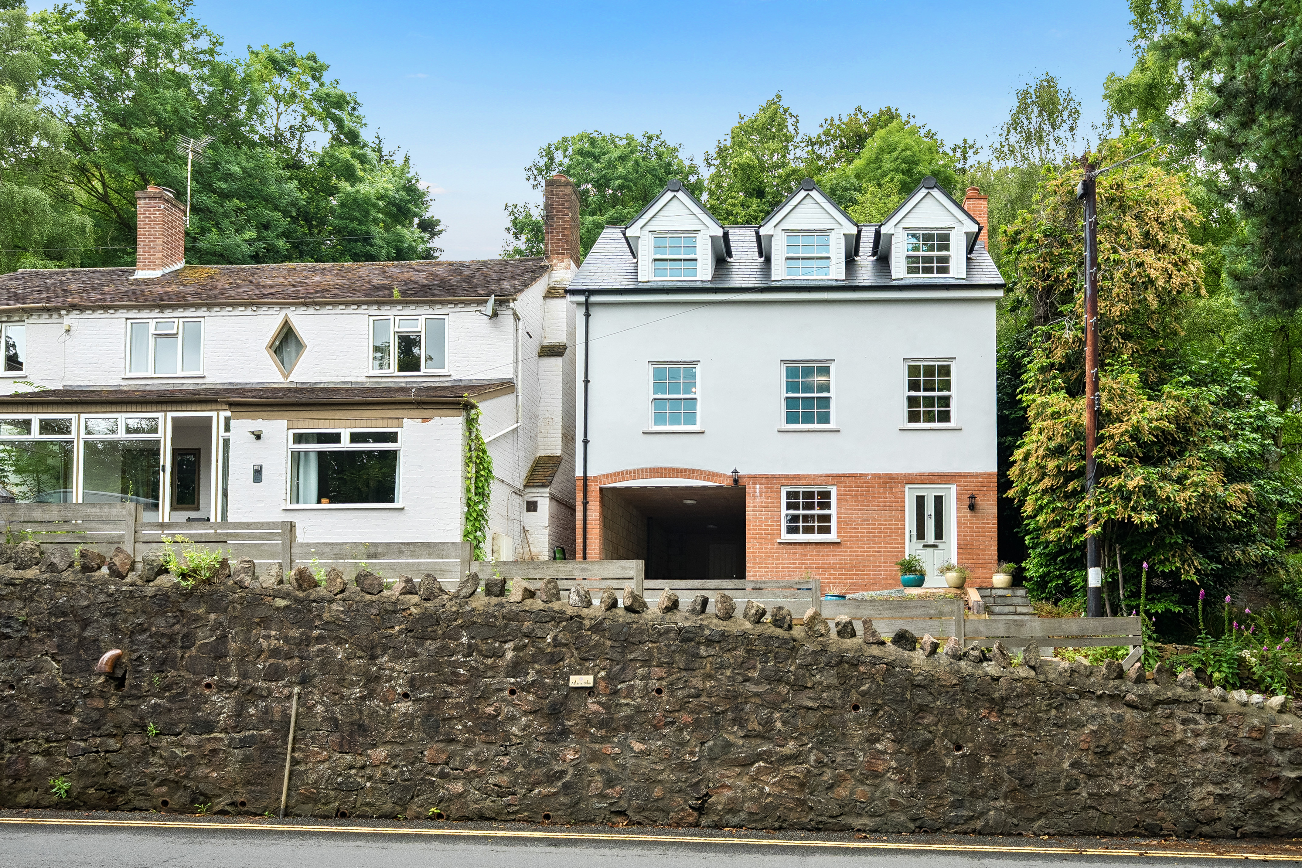 Spacious Detached New Build in Elevated Malvern Wells Setting