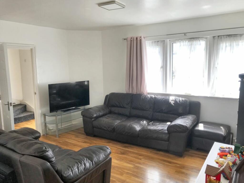 29 Philpott Avenue, Southend-On-Sea, Essex SS2 4RJ image 4