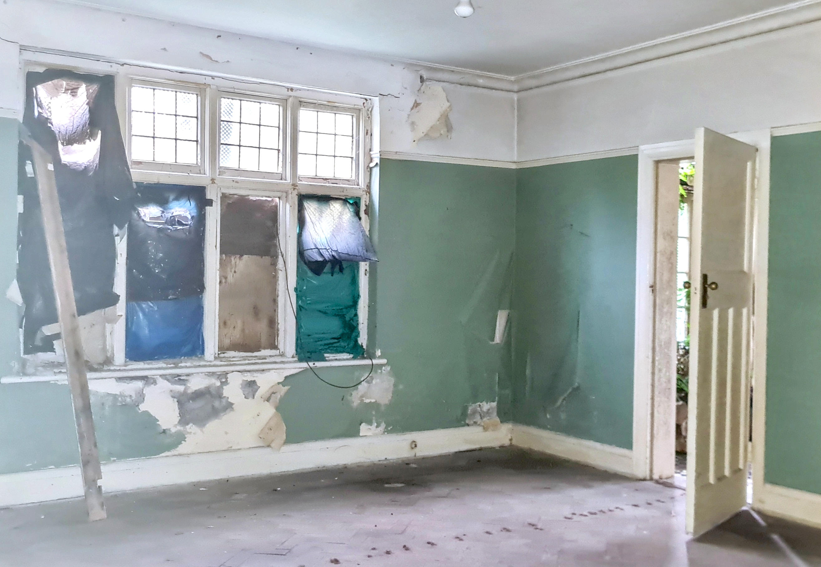 Brampton House, 32 West Drive, Porthcawl, Mid Glamorgan CF36 3HS
