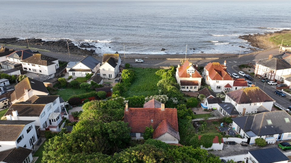 Brampton House, 32 West Drive, Porthcawl, Mid Glamorgan CF36 3HS