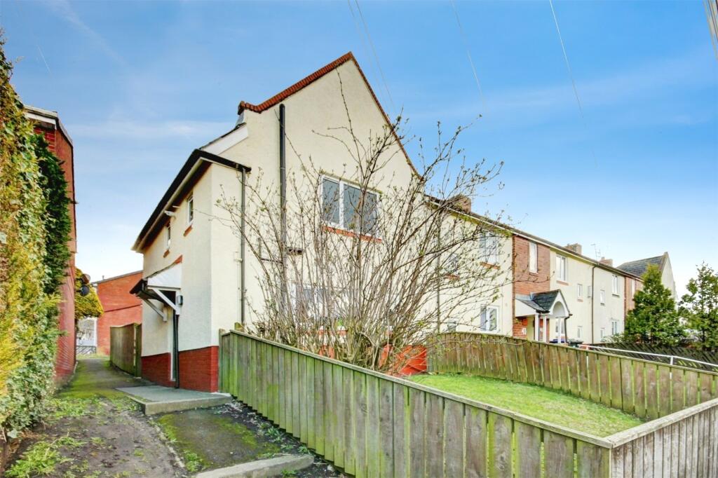 2 bedroom Detached house For Sale