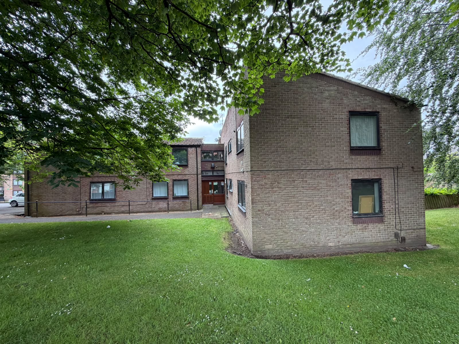3 bedroom Flat For Sale