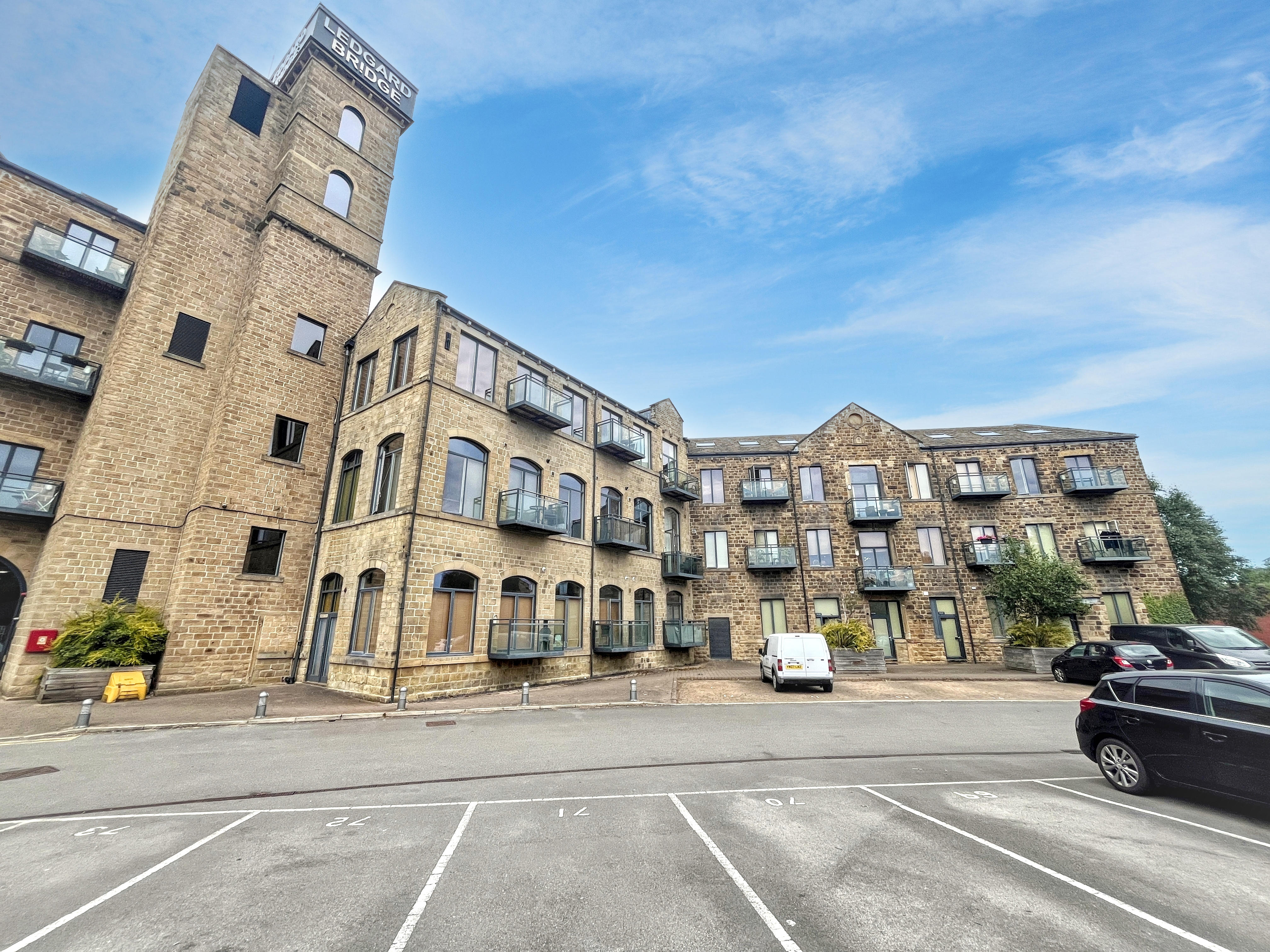 Flat for auction in Mirfield