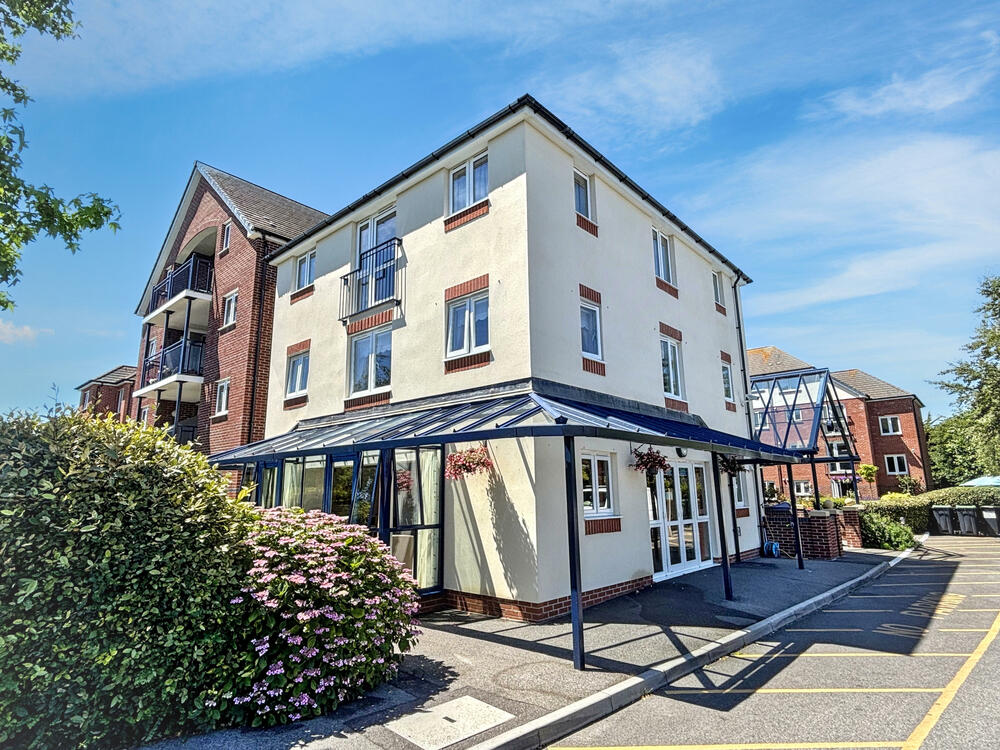 Well Presented 2 Bedroom Apartment