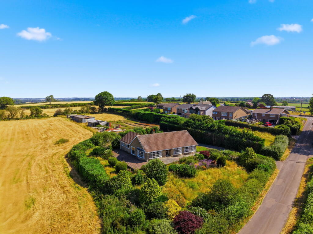 Spacious Detached Bungalow in Rural Setting