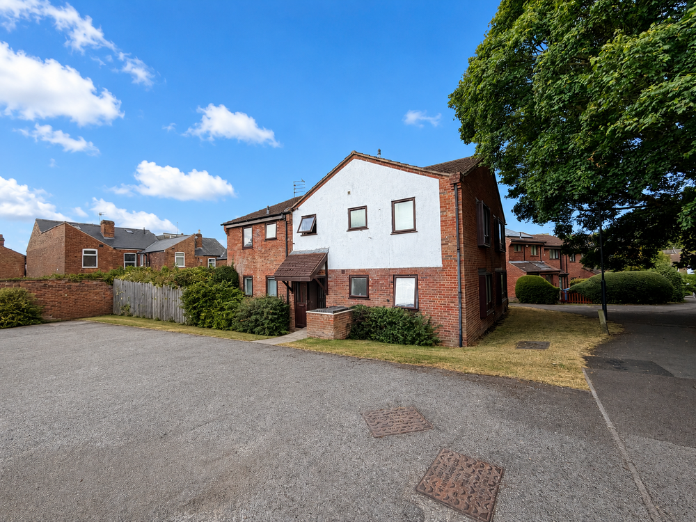 Freehold Apartment Block with 6 Apartments