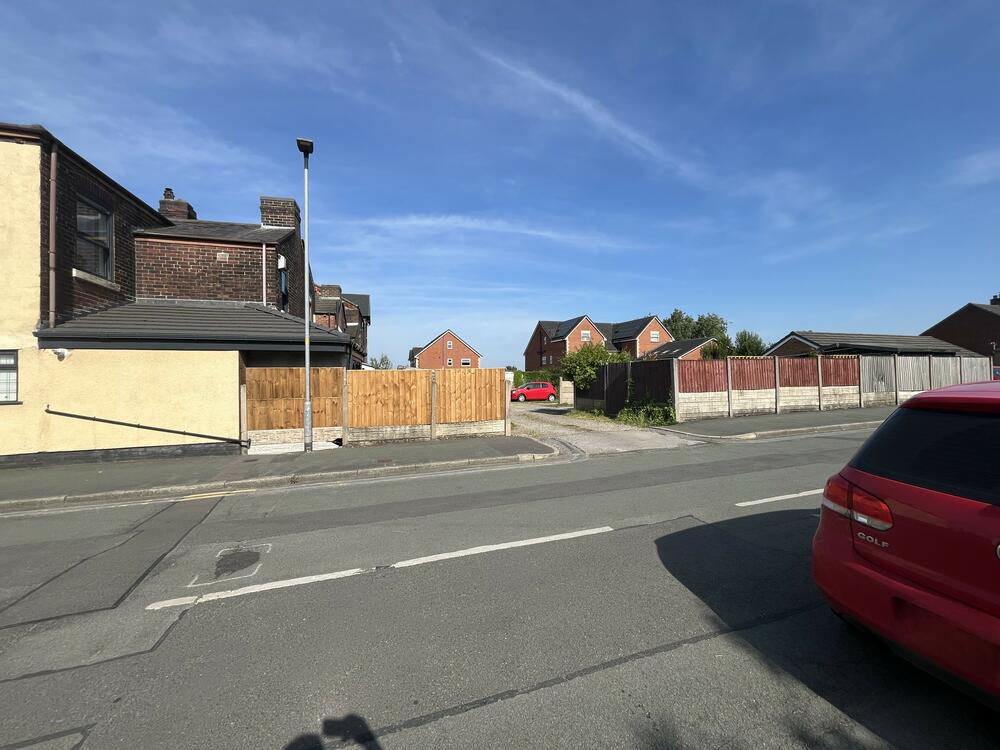 Photo of 325 Bickershaw Ln, Bickershaw, Wigan WN2 5TE