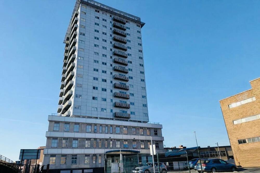Beautifully Refurbished Three Bedroomed Apartment