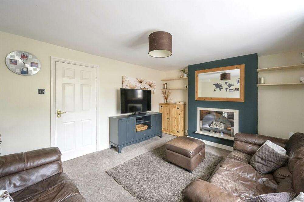 Photo of 40 Corona Drive, Thorne, Doncaster, South Yorkshire DN8 4DB