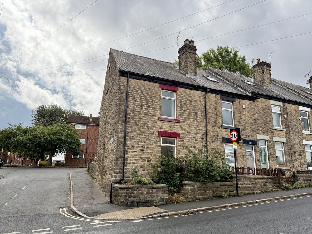 Substantial Stone Fronted 3 Bed End of Terrace House