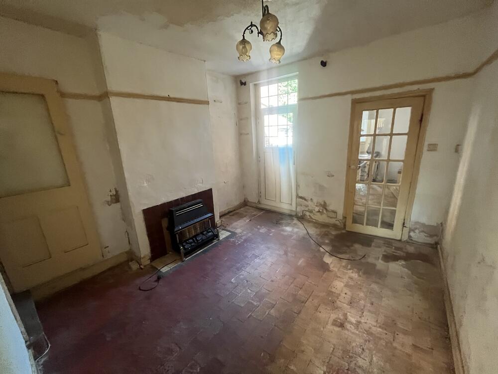 Photo of 112 Knighton Fields Rd W, Leicester LE2 6LG