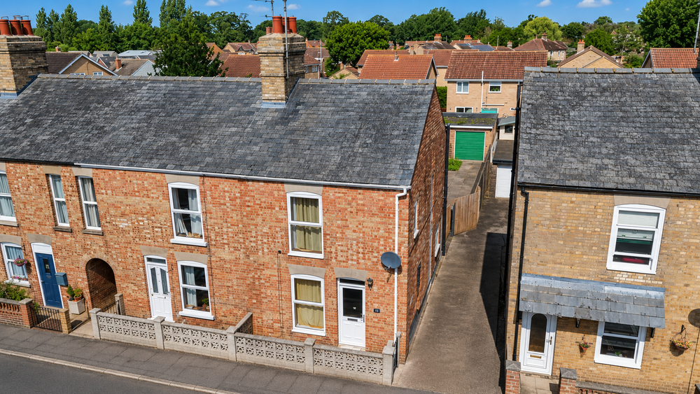 End of terrace house with excellent potential