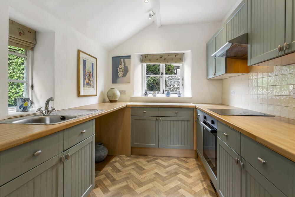 Photo of 43 Woodmancote, Cirencester, Gloucestershire GL7 7EF
