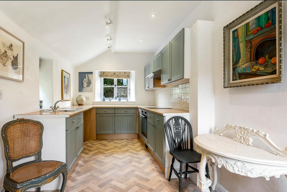 Photo of 43 Woodmancote, Cirencester, Gloucestershire GL7 7EF
