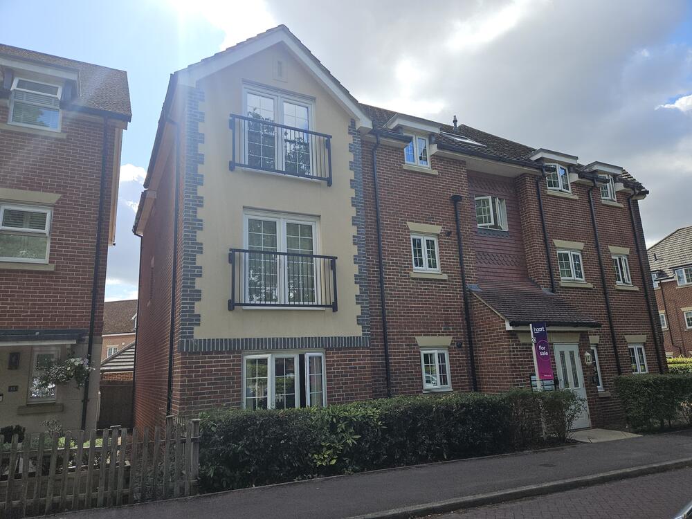 Purpose-built Two Bedroom Second Floor Flat