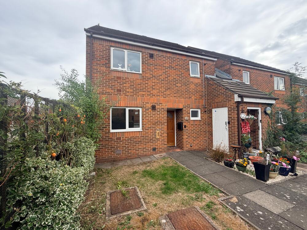 Ground Floor Maisonette Requiring Modernisation