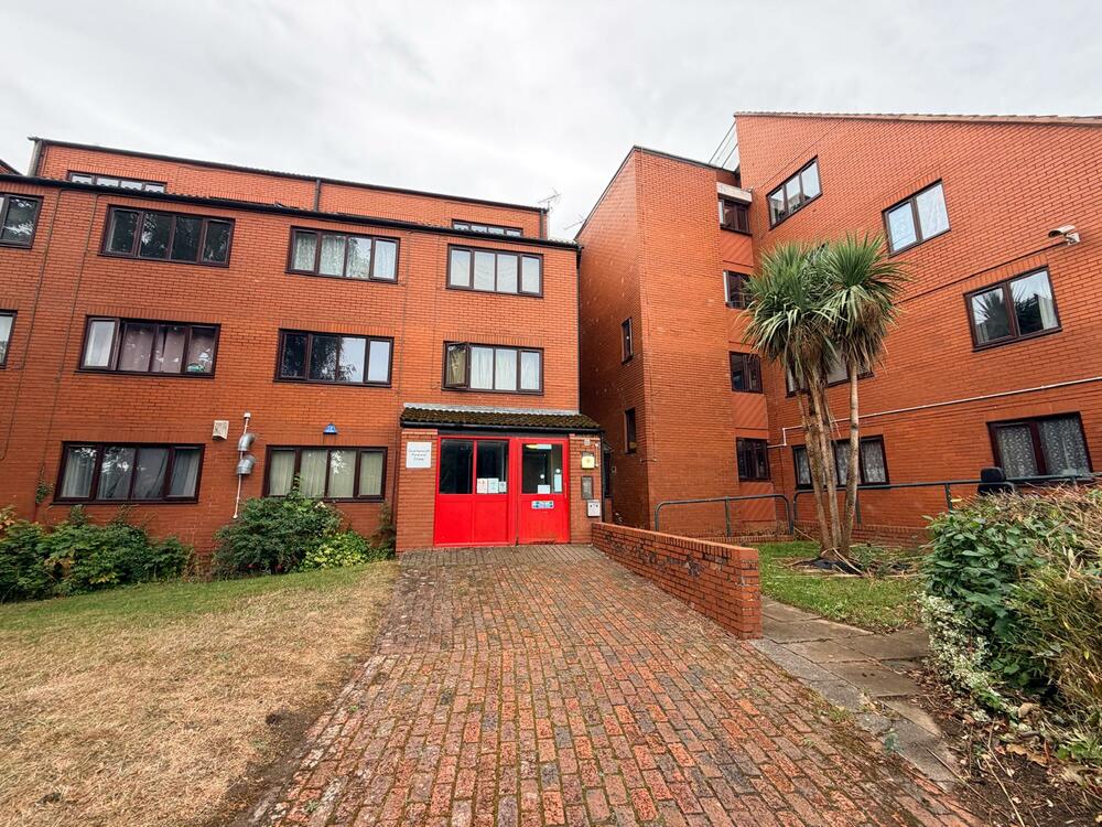 Studio Apartment for Auction