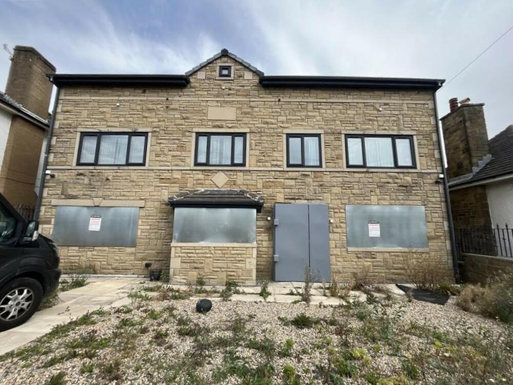 Substantial Six Bedroom Detached Residential Property