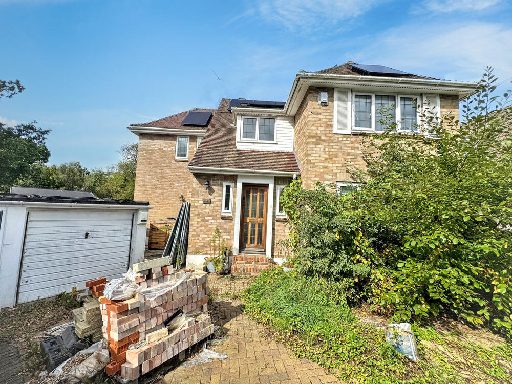 Detached House with Four Bedrooms