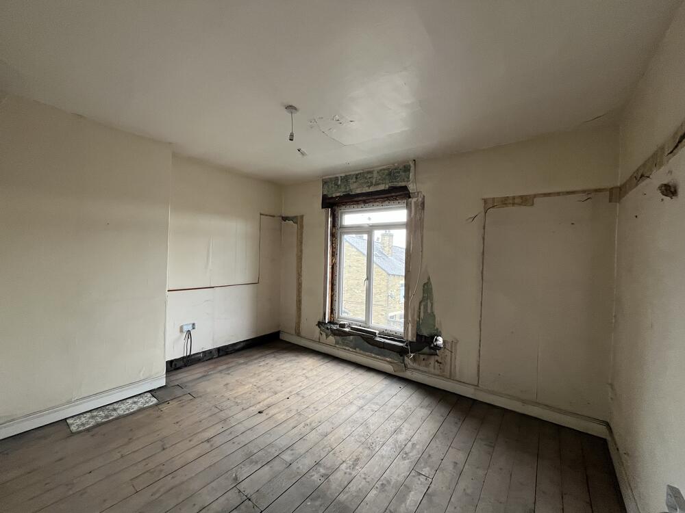 Photo of 12 Lindley Road, Bradford, West Yorkshire BD5 7PD