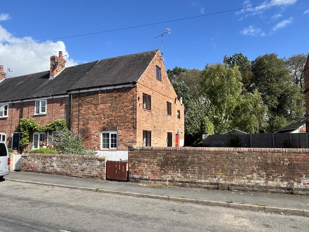 Three Bedroom End Terraced Cottage