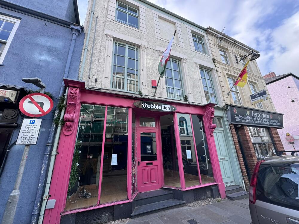 Photo of 36 High Street, Caernarfon, Gwynedd LL55 1RH