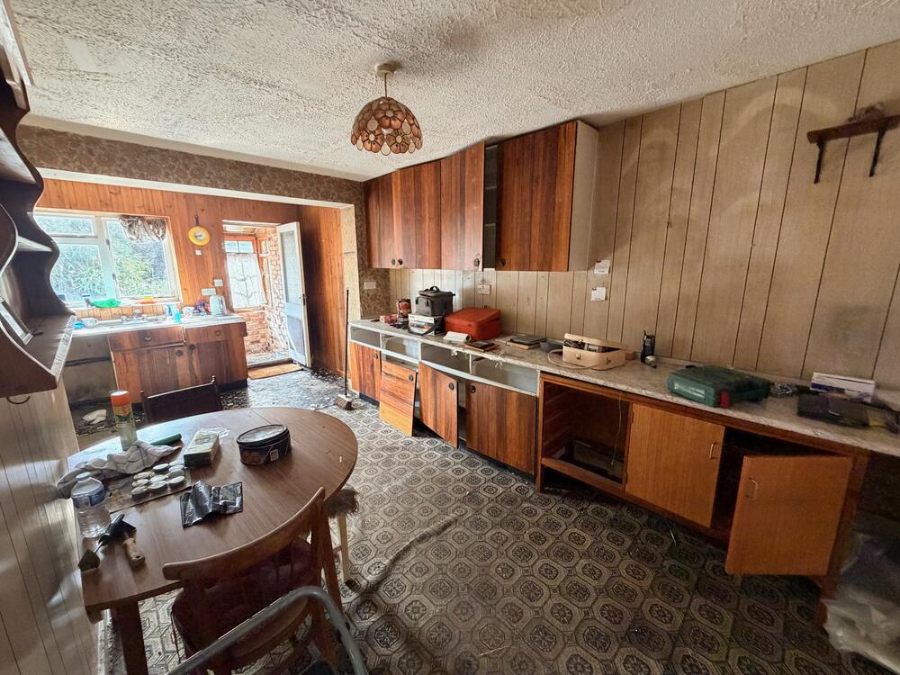 Photo of 2 Cruchfield Cottages, Hawthorn Hill, Warfield, Bracknell RG42 6HL
