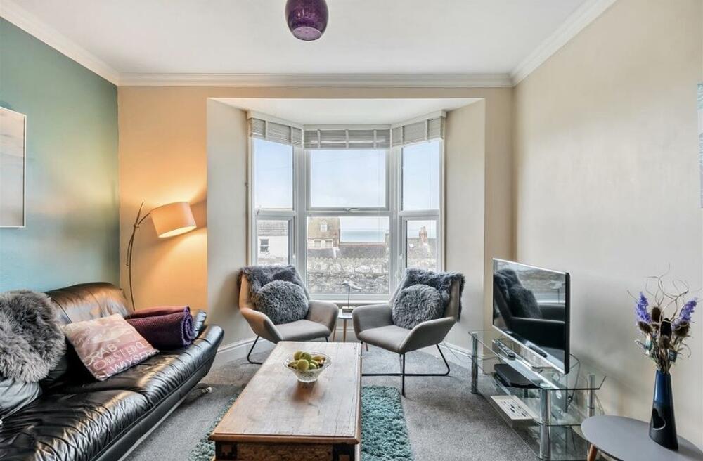 Photo of 27 Ventnor Road, Portland, Dorset DT5 1JE