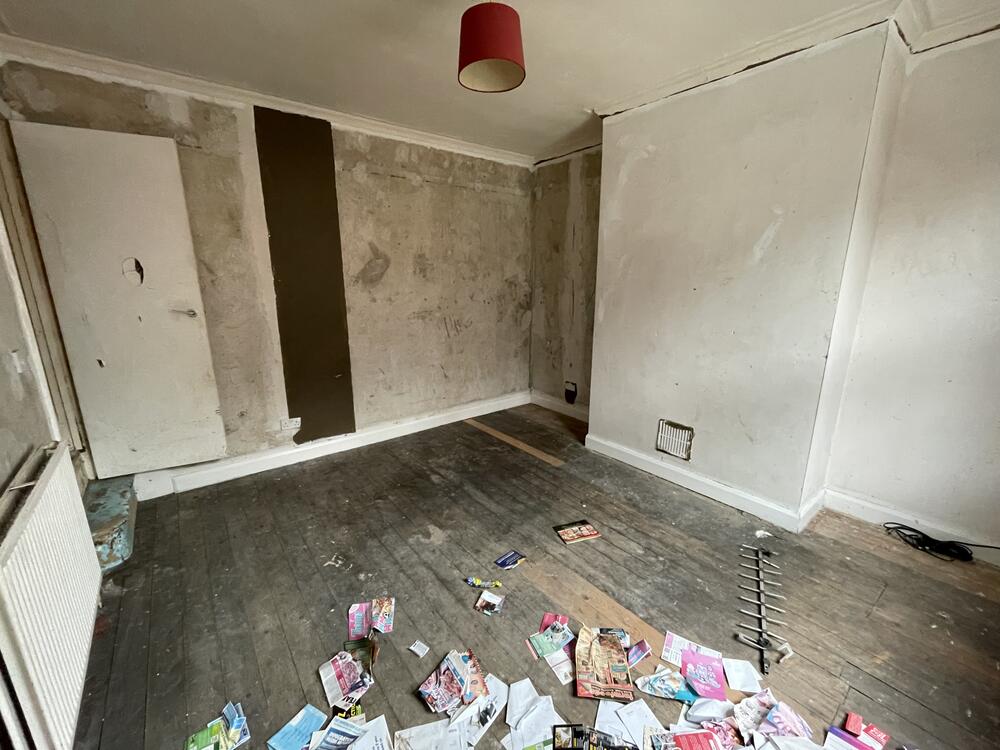 Photo of 17 Kelsall Grove, Leeds, West Yorkshire LS6 1QY