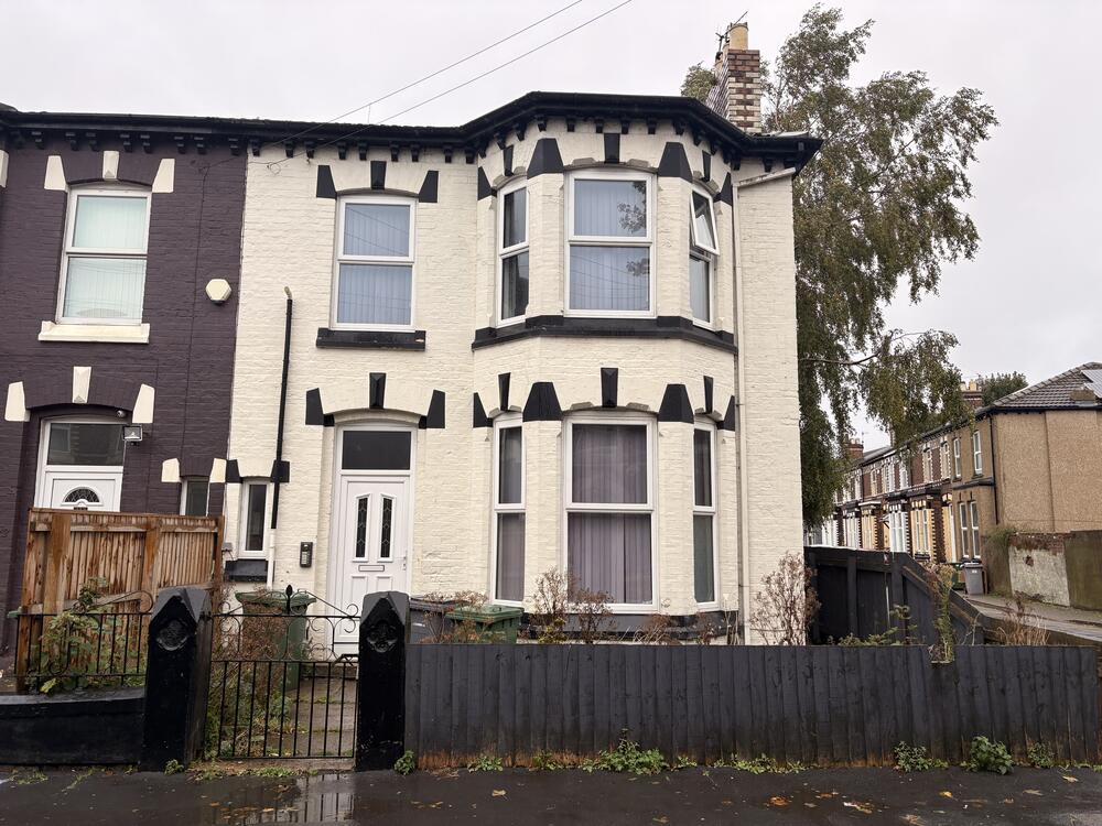 6 Bedroom Semi-Detached House