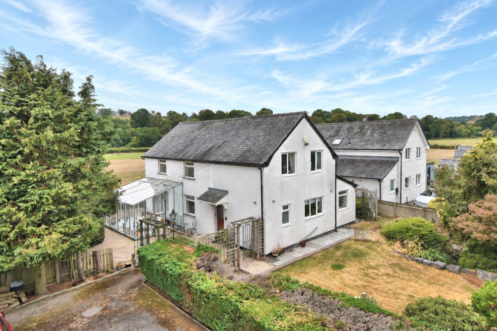 Dwyryd Las, Corwen, Denbighshire LL21 9NT