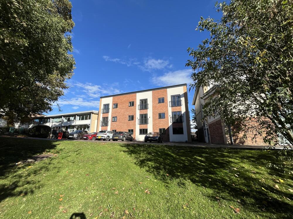Purpose-Built Ground Floor Studio Apartment