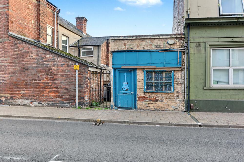 Freehold Former Retail Unit